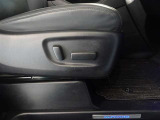 パワーシート搭載。微妙な調整が手軽にでき、ピッタリのポジションで運転することが可能です。