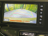 【バックカメラ】駐車時に後方がリアルタイム映像で確認できます。大型商業施設や立体駐車場での駐車時や、夜間のバック時に大活躍!運転スキルに関わらず、今や必須となった装備のひとつです!