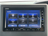 【ディスプレイオーディオ】スマホに接続すれば「Apple CarPlay」または「Android Auto」から、アプリのナビや電話・メッセージ・音楽などが利用できます。