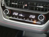 【オートエアコン】車内温度を感知して自動で温度調整をしてくれるのでいつでも快適な車内空間を創り上げます!どの席に座っても快適なドライブが楽しめます♪