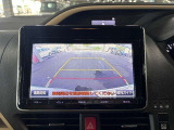 【バックカメラ】あると便利なバックカメラ装備!駐車時に後方がリアルタイム映像で確認できます。立体駐車場や夜間の車庫入れ時に大活躍!運転スキルに関わらず、今や必須となった装備ですね♪