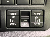 【両側パワースライドドア】スマートキーや運転席のスイッチで後席両側スライドドアの開閉が可能♪電動だから力を入れてドアを開ける必要が無く、小さなお子様でも簡単に開け閉めでき快適です♪