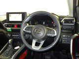運転席まわりです。 各操作スイッチは使いやすい位置に配置されてます。