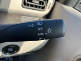【オートライトシステム】夕方暗くなってきても自動でライトを点けてくれるから運転に集中できますね♪高速道路等トンネルが多い所でも気にせずに走ることができますよ!!