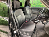 運転席シート廻りは使用感も少なく、良好な状態となっています。前オーナー様が丁寧に使っていたことがよくわかりますね。