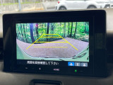 【バックカメラ】駐車時に後方がリアルタイム映像で確認できます。大型商業施設や立体駐車場での駐車時や、夜間のバック時に大活躍!運転スキルに関わらず、今や必須となった装備のひとつです!