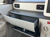【収納】引き出し式のインパネボックス♪薄型のボックスティッシュが入りますよ◎ボックスティッシュって車にひとつ置いておきたいけど置く場所に困りますよね。おしゃれなインテリアの邪魔にならない置き場所です◎