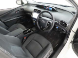 シンプルで使いやすいデザインの運転席です。