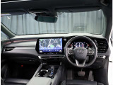 デザインもよく、居心地のよい運転席ですね。分かりやすいスイッチ類ですから操作もしやすく運転をサポートします。