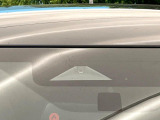 【三菱e-Assist】走行中に前方の車両等を認識し、衝突しそうな時は警報とブレーキで衝突回避と被害軽減をアシスト。より安全にドライブをお楽しみいただけます。
