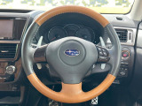【純正革巻きステアリング】上質な革を使用することで、手にしっかり馴染みとても運転しやすいハンドルです♪