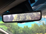 【デジタルインナーミラー】後席の大きな荷物や同乗者で後方が確認しづらい時でも安心!カメラが撮影した車両後方の映像をルームミラー内に表示。クリアな視界で状況の確認が可能です!