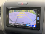 【バックカメラ】駐車時に後方がリアルタイム映像で確認できます。大型商業施設や立体駐車場での駐車時や、夜間のバック時に大活躍!運転スキルに関わらず、今や必須となった装備のひとつです!