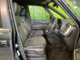 運転席シート廻りは使用感も少なく、良好な状態となっています。前オーナー様が丁寧に使っていたことがよくわかりますね。