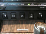 EVモードスイッチが付いています。早朝・深夜の住宅街や屋内駐車場などで、騒音や排気ガスを気にすることなく走行できます♪