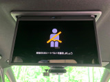 【フリップダウンモニター】大画面モニターで後席でもエンタメをお楽しみいただけます。小さなお子様にも大人気の装備です♪