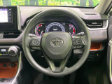 【純正革巻きステアリング】上質な革を使用することで、手にしっかり馴染みとても運転しやすいハンドルです♪