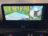 【アラウンドビューモニター】専用のカメラにより、上から見下ろしたような視点で360度クルマの周囲を確認することができます☆死角部分も確認しやすく、狭い場所での切り返しや駐車もスムーズに行えます。