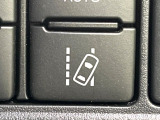 【レーントレーシングアシスト】高速道路走行時、車線からはみ出しそうになるとレーンの中央を走るようにステアリング操作をアシスト。より安全な運転をサポートしてくれます!