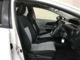 高いホールド性で運転姿勢が安定します。長距離ドライブでも疲れにくいのが魅力です。快適なドライビングライフをお送りください♪