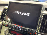 【メーカー純正ナビ】インテリアに溶け込むスタイリッシュな「専用設計」メーカーナビを装備♪視認性や操作性など基本性能にも優れ、より上質なカーライフをお楽しみいただけます。