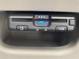 【ETC】有料道路を利用する際に料金所で停止することなく通過できる、ETC車載器(ノンストップ自動料金収受システム機器)が装備されています。セットアップを行うことで利用可能になります。