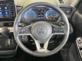 【純正革巻きステアリング】上質な革を使用することで、手にしっかり馴染みとても運転しやすいハンドルです♪
