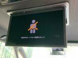 【14型有機ELフリップダウン】三列目からでも迫力のエンタメが観れる大画面フリップダウン。有機ELのモニターでは、一般的なフリップダウンよりも高コントラストでキレイな映像を楽しめます。