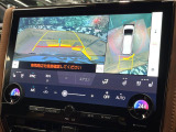 【パノラミックビューモニター】専用のカメラにより、上から見下ろしたような視点で360度クルマの周囲を確認することができます☆死角部分も確認しやすく、狭い場所での切り返しや駐車もスムーズに行えます。