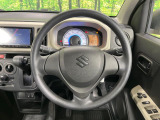 インテリアに合わせたデザインのステアリングは、運転される方のことも考え、運転しやすい形状、大きさです。是非一度、実際に触ってお確かめください。
