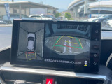 【パノラマモニター】専用のカメラにより、上から見下ろしたような視点で360度クルマの周囲を確認することができます☆死角部分も確認しやすく、狭い場所での切り返しや駐車もスムーズに行えます。