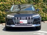 Audiデザインの特徴であるシングルフレームグリルが存在感を主張します。