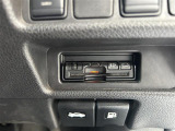 【ETC】有料道路を利用する際に料金所で停止することなく通過できる、ETC車載器(ノンストップ自動料金収受システム機器)が装備されています。セットアップを行うことで利用可能になります。
