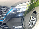 【LEDヘッドライト】悪天候や夜間走行時も良好な視界を確保し安心して運転できる高輝度LEDヘッドライトを装備!点灯速度が早く、消費電力も抑えられています。