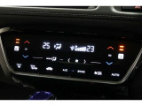 運転席と助手席の温度設定の変更が可能な左右独立タイプのデュアルエアコンです♪♪♪暑がりな人・寒がりな人も誰もが車内を快適にお過ごしいただけます♪♪♪