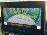 【バックカメラ】駐車時に後方がリアルタイム映像で確認できます。大型商業施設や立体駐車場での駐車時や、夜間のバック時に大活躍!運転スキルに関わらず、今や必須となった装備のひとつです!