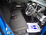 運転席です。シートも状態良好で、使用感も少なく、綺麗な状態を保っています。