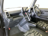 見通しのよいすっきりとした視界で、誰でも運転しやすいです。運転のしやすさは疲れにくさにも繋がりますよ♪