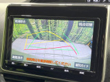 【バックカメラ】駐車時に後方がリアルタイム映像で確認できます。大型商業施設や立体駐車場での駐車時や、夜間のバック時に大活躍!運転スキルに関わらず、今や必須となった装備のひとつです!
