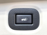 【パワーバックドア】スマートキーや運転席のボタンを押すだけでリアゲートが自動で開閉します!荷物を持っている時や、高い位置にあるバックドアを閉める際に便利な機能です♪