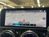 ●純正ナビ:一体感のあるナビは、高級感ある車内を演出してくれます。Bluetooth再生などオーディオ機能も充実しておりますので、運転もより楽しめます♪