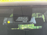 【トヨタセーフティセンス】走行中に前方の車両等を認識し、衝突しそうな時は警報とブレーキで衝突回避と被害軽減をアシスト。より安全にドライブをお楽しみいただけます。