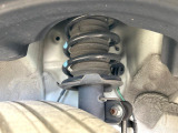 お車を安心してお乗りいただく為には、足回りの定期点検が欠かせません。サービスサポート(有償保証)では無料点検もご提供しており、安心のカーライフをお過ごしいただけるサポート体制が整っています。