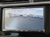 バックカメラも装備しています。気になる後ろの見通しや車庫入れにも大活躍!運転が困難な場所でもしっかりサポート!心強い味方のモニターです。【バックカメラ】付の車って1回乗るとクセになります。