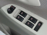 パワーウインドウを装備しております。