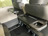 ★シートバックテーブル★車の後部座席での食事やPC作業に便利な後部座席用テーブルです。長距離ドライブに重宝しそうですね♪