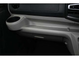 インパネテーブル装備!車内での小物などを一時的に置くとき利用できます。ドリンクホルダー装備! 美味しい飲み物 飲みながら 快適なドライブいかがですか♪
