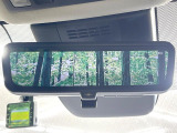 【デジタルインナーミラー】後席の大きな荷物や同乗者で後方が確認しづらい時でも安心!カメラが撮影した車両後方の映像をルームミラー内に表示。クリアな視界で状況の確認が可能です!