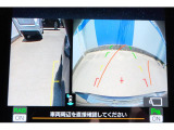 バックギアに入れるとバックカメラの映像がナビに映ります。障害物までの距離もわかりやすいです。