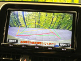 【バックカメラ】駐車時に後方がリアルタイム映像で確認できます。大型商業施設や立体駐車場での駐車時や、夜間のバック時に大活躍!運転スキルに関わらず、今や必須となった装備のひとつです!